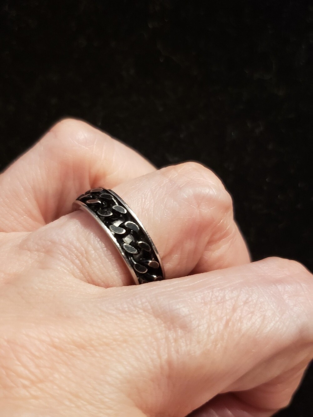Black 316L Surgical Steel Elegant Cuban Link Ring With Moveable Center, Sz 6.5.